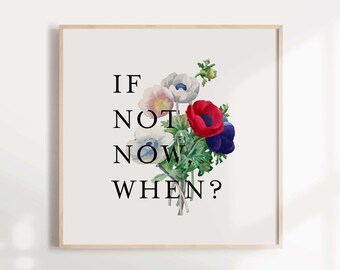 Könnte beinhalten: Ein weißer gerahmter Druck mit einem Blumenstrauß und dem Text "IF NOT NOW WHEN?" in Schwarz.
