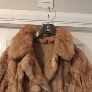 Hellbrauner echter Nerz Pelzmantel / Jacke Größe Medium / Large 10-14