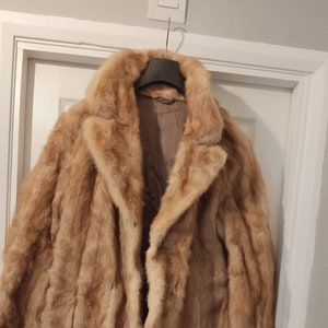 Hellbrauner echter Nerz Pelzmantel / Jacke Größe Medium / Large 10-14