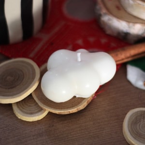 Small Cloud Shaped Candle | Handmade vegan soy wax candle | White color, several scents, customizable