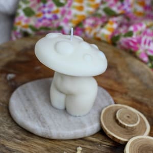 Woman&#39;s body candle with mushroom head - natural handmade - vegan - aesthetic cottage core candle - original gift for women