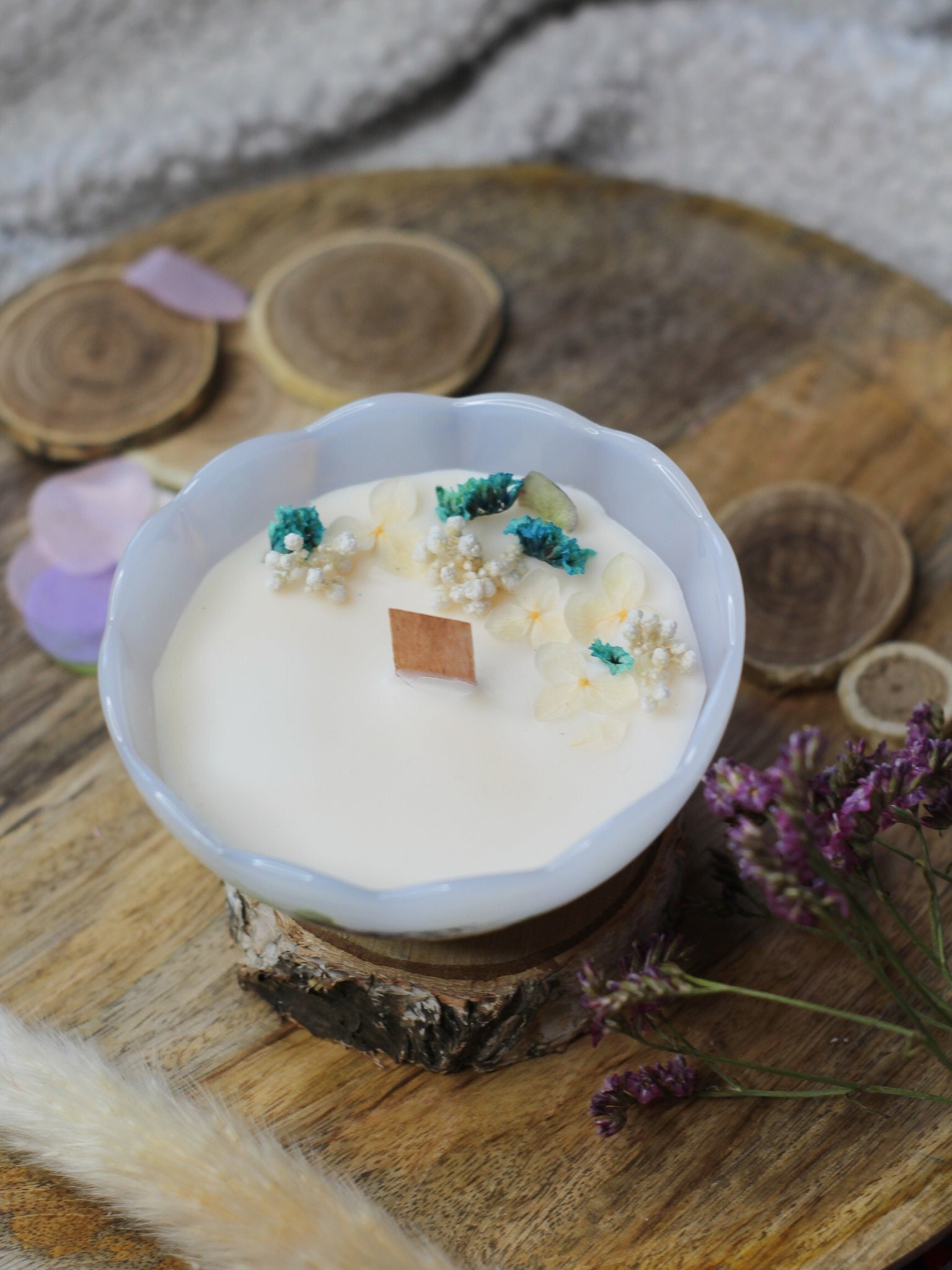 Bougie Naturelle Dans Coupelle avec Fleurs Séchées Turquoises et Blanches, Cadeau Pour Femme