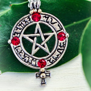 Pentagramma di Venere, Pentacolo Venusiano, Ciondolo Wicca con cristalli rossi