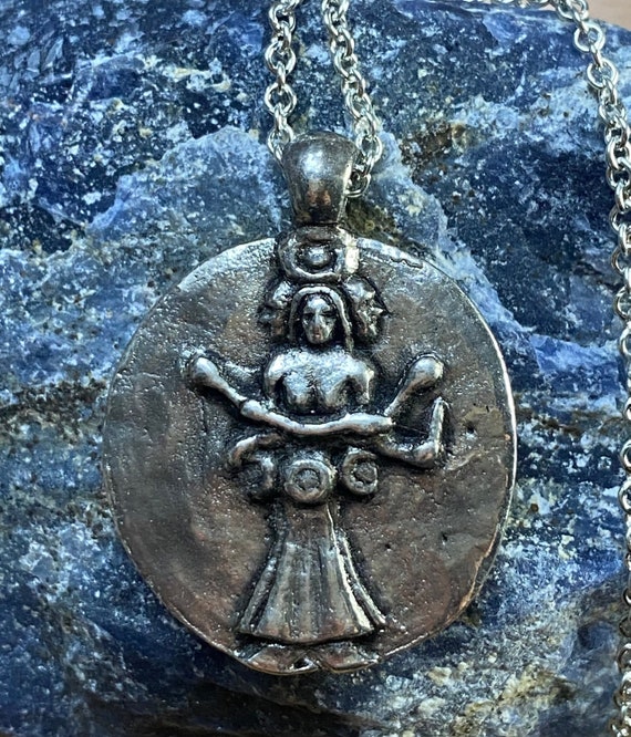 Hecate necklace deals