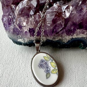 Vintage Broken Dishes Halskette-Vintage Teller, floral, einzigartiger Schmuck aus recyceltem Geschirr zu einzigartigen Schmuck verarbeitet, originelles Geschenk