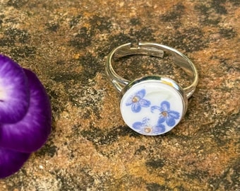 China recycled repurposed adjustable ring- white with Forget-Me-Not flowers from a fine plate, silver ring, unique original