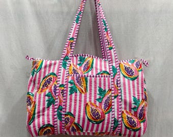 Gesteppte Reisetasche mit Blockprint-Muster: Handgemachte Baumwolltasche
