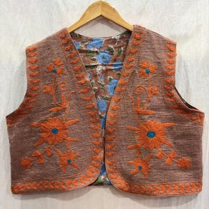 Handgefertigte Suzani-Weste, wendbare bestickte Baumwolljacke, Weste mit Blumenmuster Bild 2