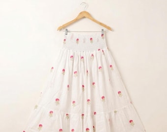 Katoenen rok met bloemenblokprint: gesmokte midirok boho-taille
