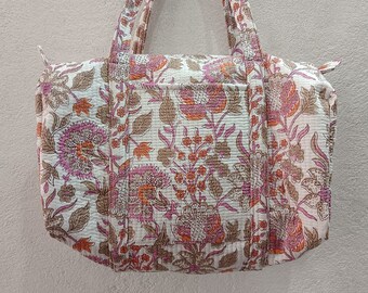 Gesteppte Reisetasche mit Handblock-Druck: Florale Baumwollreisetasche