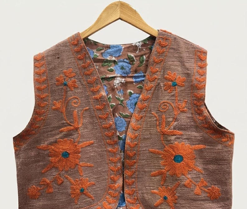 Handgefertigte Suzani-Weste, wendbare bestickte Baumwolljacke, Weste mit Blumenmuster Bild 1