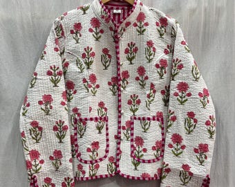 Giacca trapuntata in cotone con stampa floreale, realizzata a mano: cappotto invernale in stile boho.