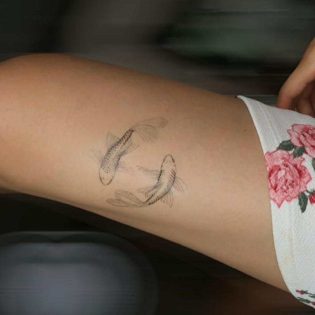 Femme Tatouage Signe Astrologique Poisson Tatouage temporaire de poisson koi jumeau uk bâton de - Etsy France