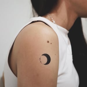 Sonne zu Halbmond Temporäre Tätowierung