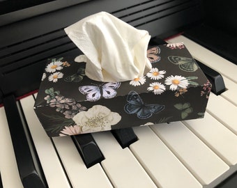 Caja de pañuelos de bolsillo SVG: Diseño floral de mariposa (archivo de corte digital)