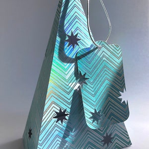 Digitale snijbestanden voor kerstboomgeschenkdoos.  Knipbestanden zijn in SVG-indeling. Perfect voor snoep of kleine geschenken.