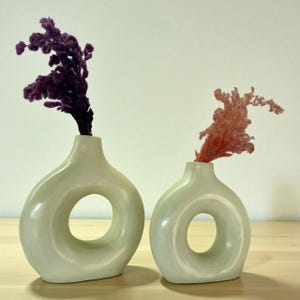 Pretty vase stucco home deco, Terracotta vase pistachio color