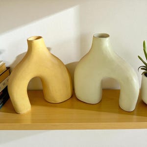 Terracotta vase, stucco Pottery decoration, Natural vase deco black&white