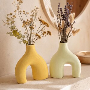 Terracotta vase, stucco Pottery decoration, Natural vase deco black&white