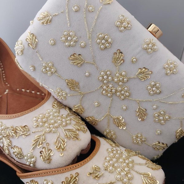 Bridal shoes - Wedding shoes - Punjabi Jutti - Indian Bride - Pakistani Bride - Handbags - Shoes - Wedding accessories - Bridal accessories