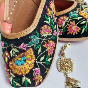 Punjabi Jutti Women's Shoes Indian Bride Pakistani Bride Indian essentials Wedding shoes Accessories Desi accessories Shoes image 9