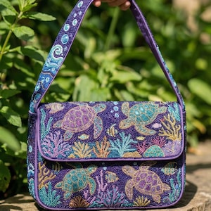 Puede incluir: Un juego de tres cuencos de cerámica anidados en tonos de azul, verde y blanco. Los cuencos presentan un esmalte moteado y un diseño sencillo y moderno. El cuenco más grande tiene aproximadamente 18 cm de diámetro.