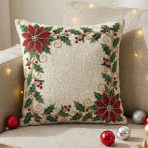 ALLA STORLEKAR Handpärlad julstjärnekudde - Rubinröd, skogsgrön och krispig vit juldekoration