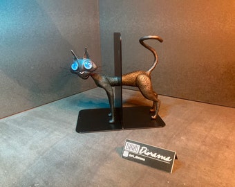 Magnet The Cat  **bookends and books not include**