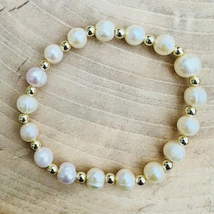 14K Gold-Filled & Freshwater Pearl Stretch Bracelet – Minimalist, Elegant, Everyday Jewelry