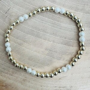 14K Gold-Filled & Freshwater Pearl Stretch Bracelet – Minimalist, Elegant, Everyday Jewelry