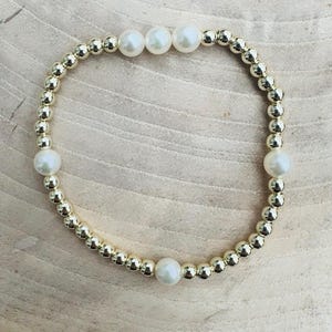 14K Gold-Filled & Freshwater Pearl Stretch Bracelet – Minimalist, Elegant, Everyday Jewelry