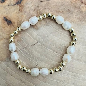 14K Gold-Filled & Freshwater Pearl Stretch Bracelet – Minimalist, Elegant, Everyday Jewelry
