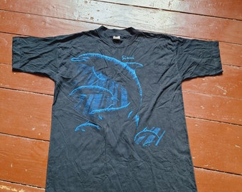 Camiseta VTG un delfín salta del agua. Talla XL
