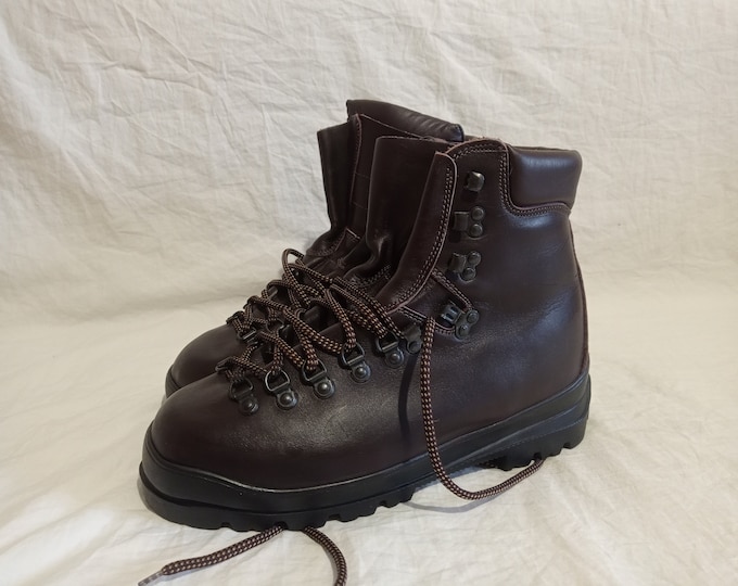 Black Leather Journey Hiking Boot