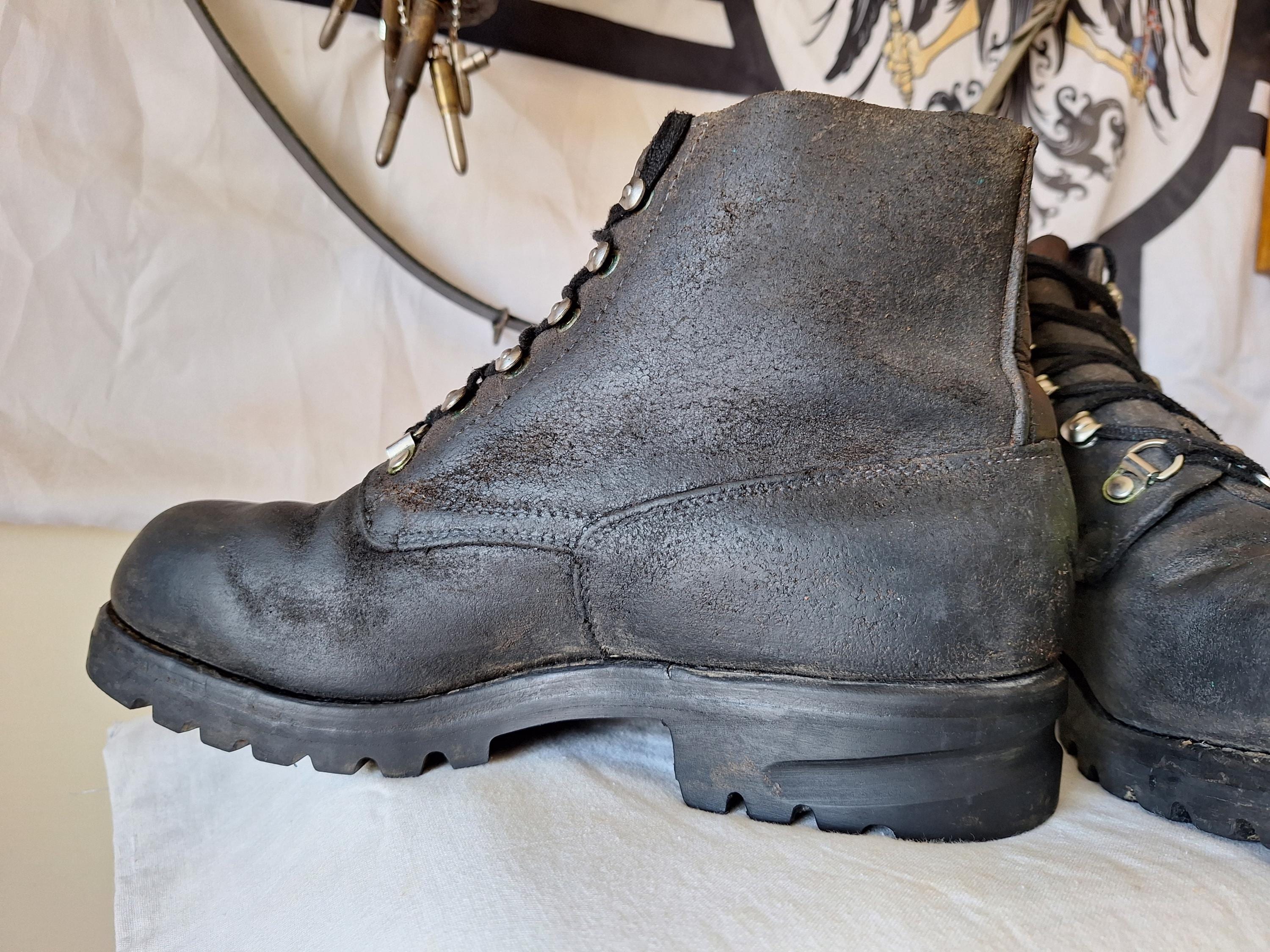 Chaussures Dr. Martens Vintage Années 80 - Modèle à Coque Apparente, Pointure 41, Cuir Noir, Occasion