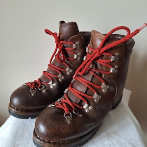 Men's leather Hiking Boots . Trekking Shoes. size US-8 . UK 7.5 .  EUR-41 .