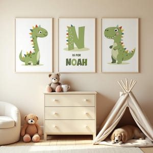 Monograma de nombre personalizado de dinosaurio para niños, juego de 3 impresiones personalizadas para guardería, decoración de habitación infantil con inicial de nombre, arte de pared con nombre de bebé de dinosaurios