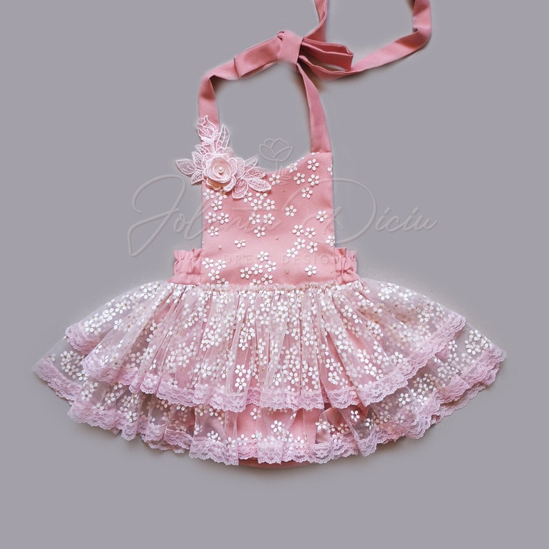 Cake Smash romper voor babymeisje, Verjaardagsoutfit voor meisje, Rustieke roze romper met kleine bloemen afbeelding 3