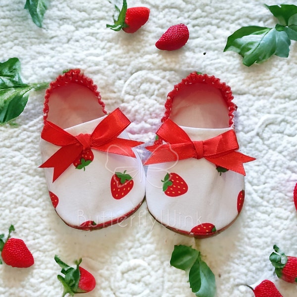 Baby strawberry shoes, Strawberry Baby Moccasin, Strawberry Baby Shower gift, Baby Booties, Baby Slippers, Strawberry fabric shoes