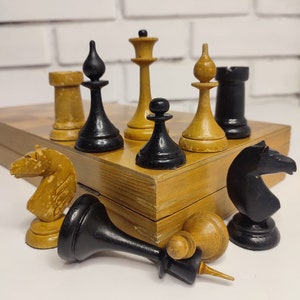 Juego de ajedrez soviético letón "Zvezda", famoso por la película "Gambito de dama" de 1954