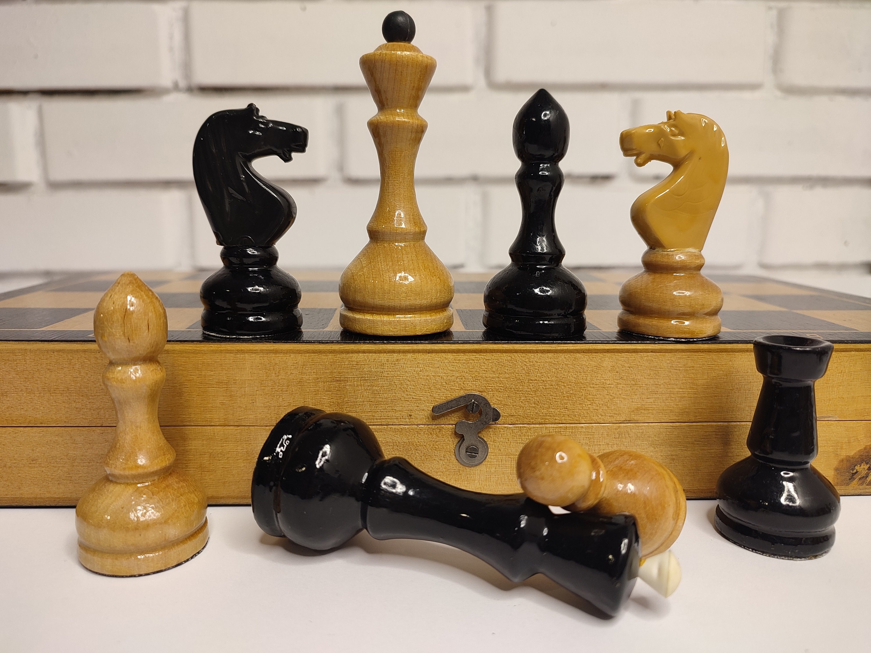 素敵な本物のソビエト製大型木製チェスセット YUNOST ロシア製