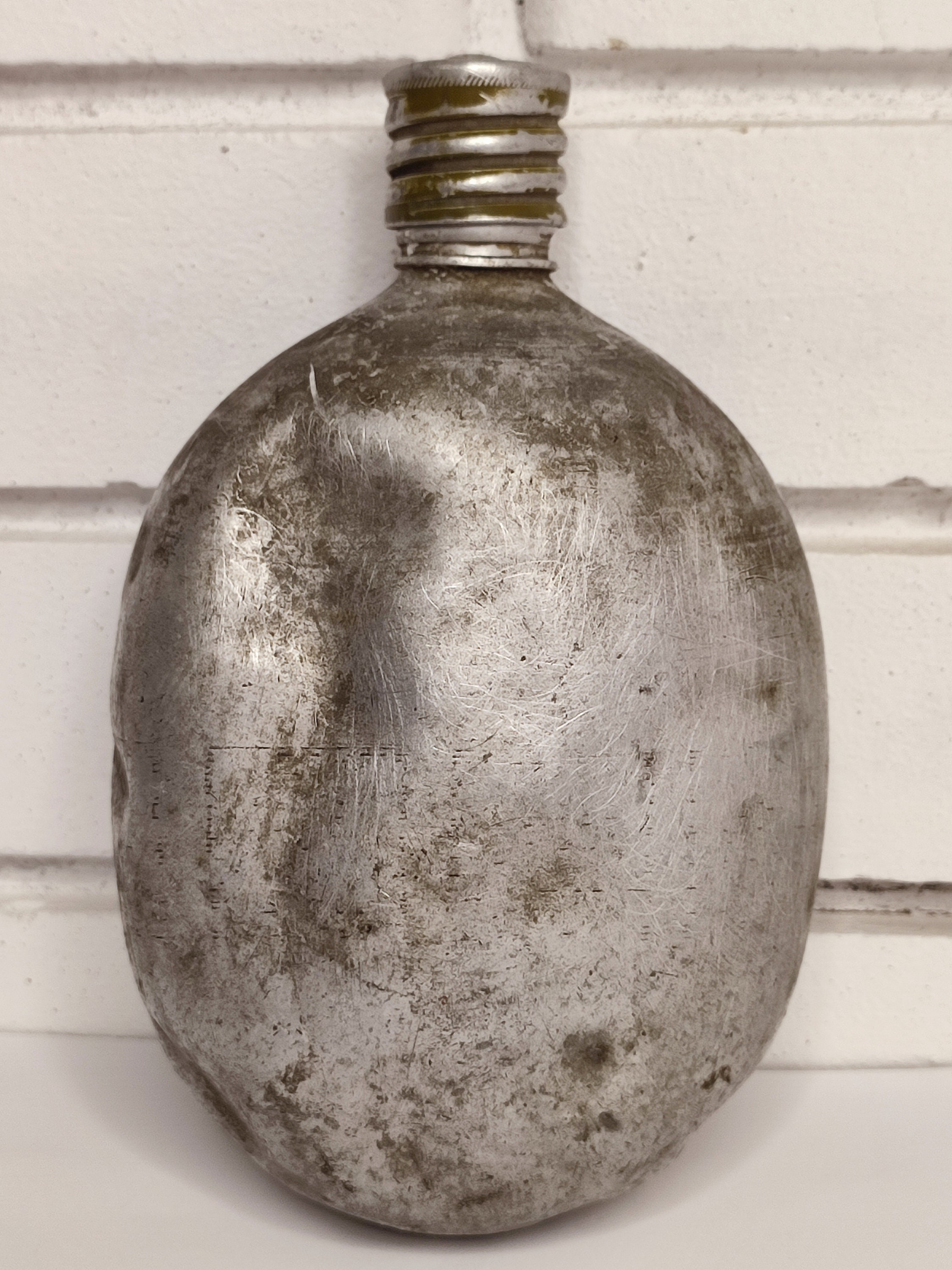 1957年製ソ連軍用水筒（ベルトケース付き） - Etsy 日本