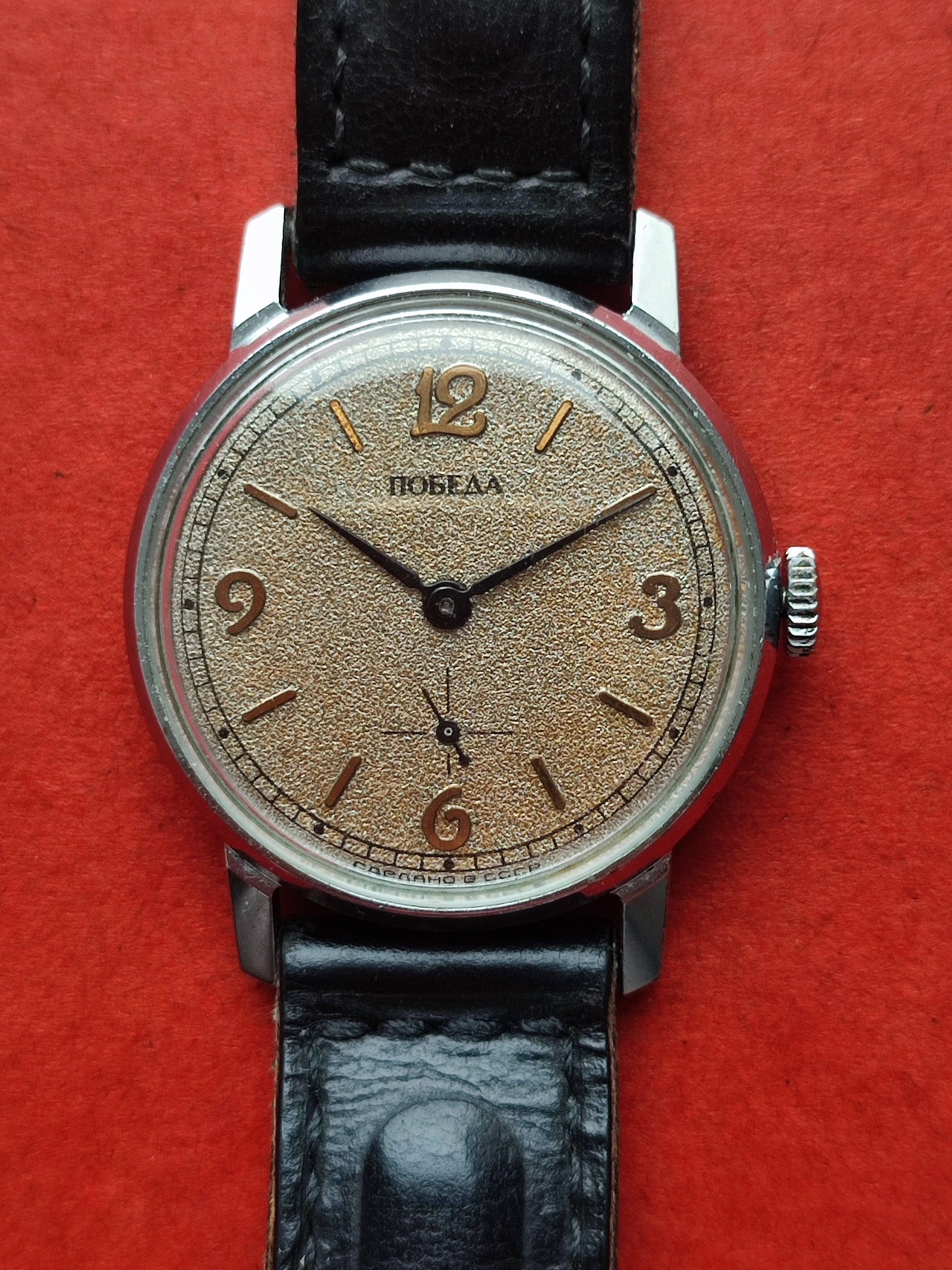 ヴィンテージ ポベダ 機械式腕時計、ソ連製コレクターズアイテム 