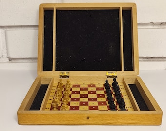 素敵な本物のソビエト製大型木製チェスセット YUNOST ロシア製