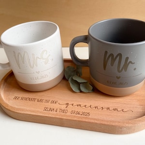 Geschenk-Set Hochzeit | Tablett mit Gravur | Tassen I personalisiert I Dekotablett | Keramikbecher I Mister und Miss I Hochzeitsgeschenk