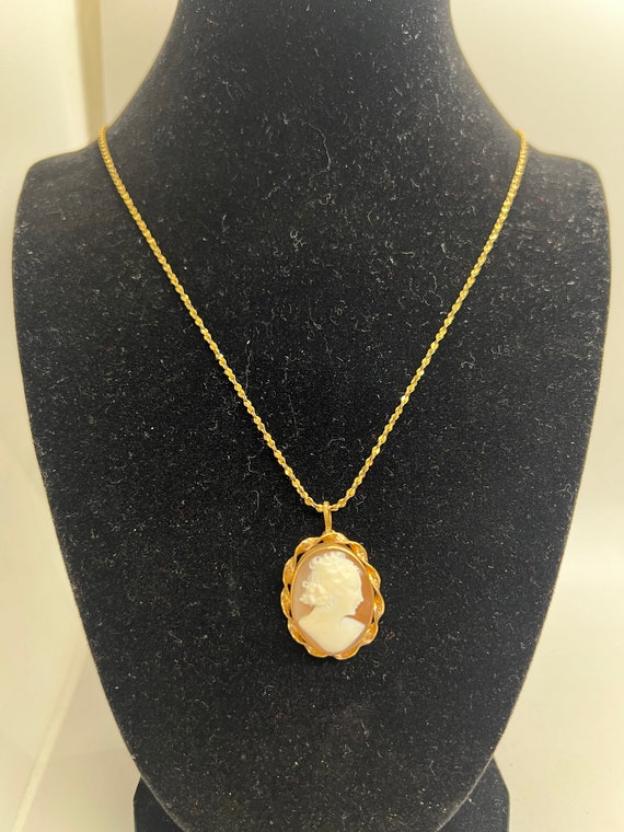 Vintage Lady Cameo Necklace