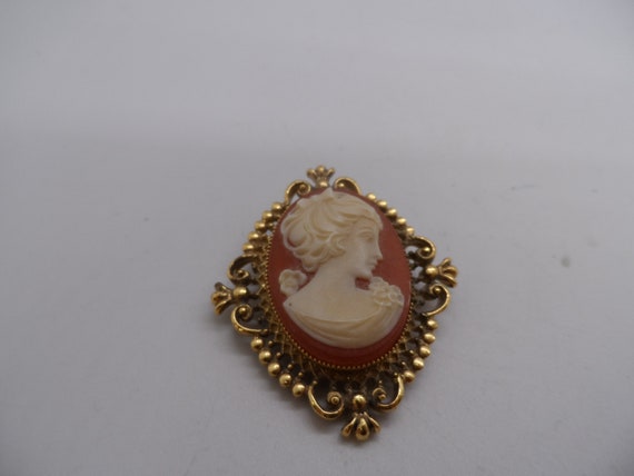 Vintage Lady Cameo Brooch - image 2