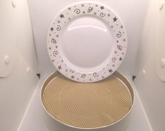 PAMPERED CHEF 4 Dessert Plates 1996 White and Gold Swirls & Stars Celebration Star Dish Set