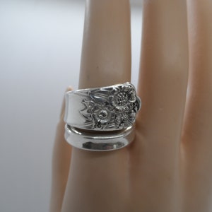 Sterling Silber Spirale Löffel Ring Floral Thema, hergestellt aus einem Vintage Rogers & Brothers Löffel. Anfang 1900 Silberbesteck Set, Größe 7