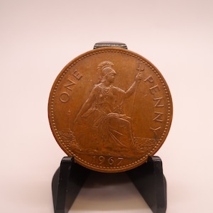 United Kingdom 1 Penny Coin Dated 1967 , Vintage British Currency, Perfect for Coin Ring